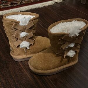 Koolaburra by UGG Victoria Short Boot- Kids size 5